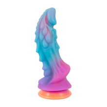 Lade das Bild in den Galerie-Viewer, Dildo mit Saugfuß bunt aus Liquid Silikon - 21,5 cm
