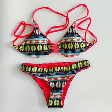 Lade das Bild in den Galerie-Viewer, Bikini Set im bunten Ethno-Print, Größe M
