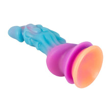 Lade das Bild in den Galerie-Viewer, Dildo mit Saugfuß bunt aus Liquid Silikon - 21,5 cm
