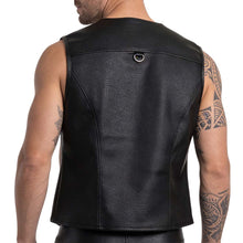 Lade das Bild in den Galerie-Viewer, Herren Weste Biker Style Lederimitat mit Kette "Chuck"