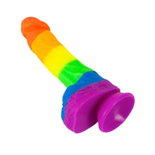Lade das Bild in den Galerie-Viewer, Bunter Silikon Natur-Dildo in Regenbogenfarben - 21cm

