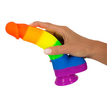 Lade das Bild in den Galerie-Viewer, Bunter Silikon Natur-Dildo in Regenbogenfarben - 21cm
