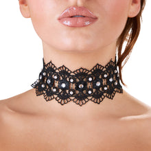 Lade das Bild in den Galerie-Viewer, Gesticktes Halsband mit Perlen und Strass &quot;Heidi&quot;
