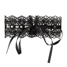 Lade das Bild in den Galerie-Viewer, Gesticktes Halsband mit Perlen und Strass &quot;Heidi&quot;
