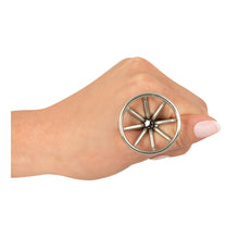 Lade das Bild in den Galerie-Viewer, Analplug im raffiniert hohlen Design aus Edelstahl - 9 cm
