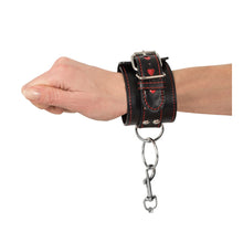 Lade das Bild in den Galerie-Viewer, Bad Kitty Handfesseln Handschellen Fesseln Leder-Look Karabiner Bondage SM
