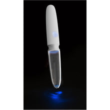 Lade das Bild in den Galerie-Viewer, Edler Vibrator - Glas mit LED - geradlinig handliches Design - 17,7 cm
