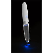 Lade das Bild in den Galerie-Viewer, Edler Vibrator - Glas mit LED - geradlinig handliches Design - 17,7 cm