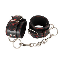 Lade das Bild in den Galerie-Viewer, Bad Kitty Handfesseln Handschellen Fesseln Leder-Look Karabiner Bondage SM
